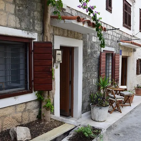 Daire Bugevila Trogir