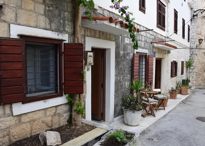 Daire Bugevila Trogir